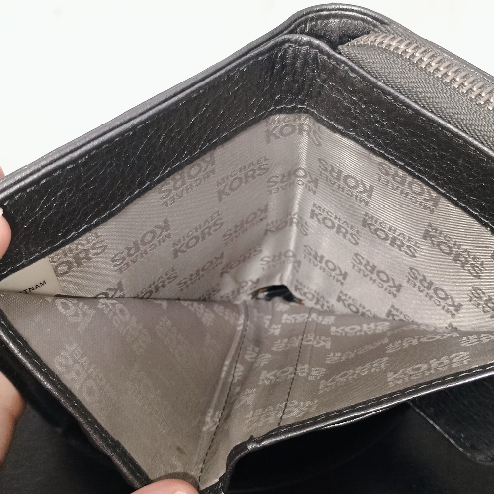 Michael Kors Silver Wallet - Picture 4 of 4